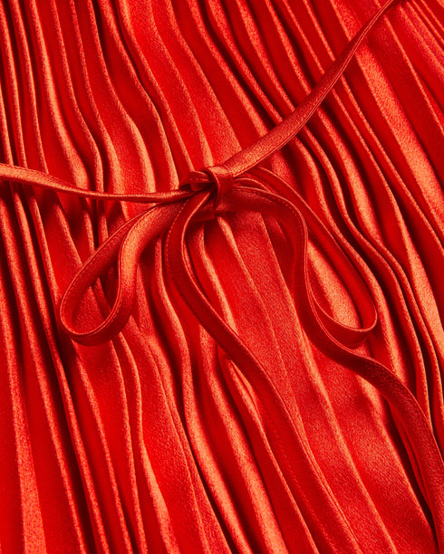 MELIKE-Dresses-Searching for a glamorous gown? Look no further than MELIKE. Bringing together a pleated design, satin finish and a halter neck, we've created a dress that's sure to shine under those party lights. Its flowy finish is cinched at the waist with a tie belt, making it the perfect dance partner. Midi dress Pleated design Halter neck Satin finish Sleeveless Self tie belt with hardware Katrine is 5'9" / 1.75m and wears Green in a Ted size 1- Ted Baker Romania